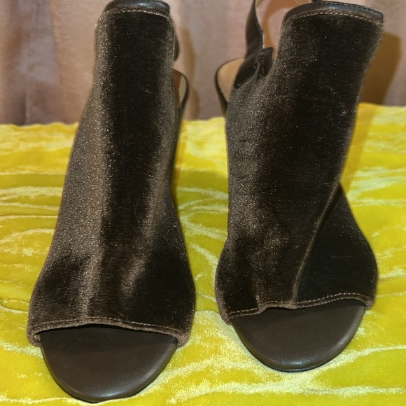 Calvin Klein Size 9.5 Brown Velour Peep Toe Block Heels - Picture 2 of 11